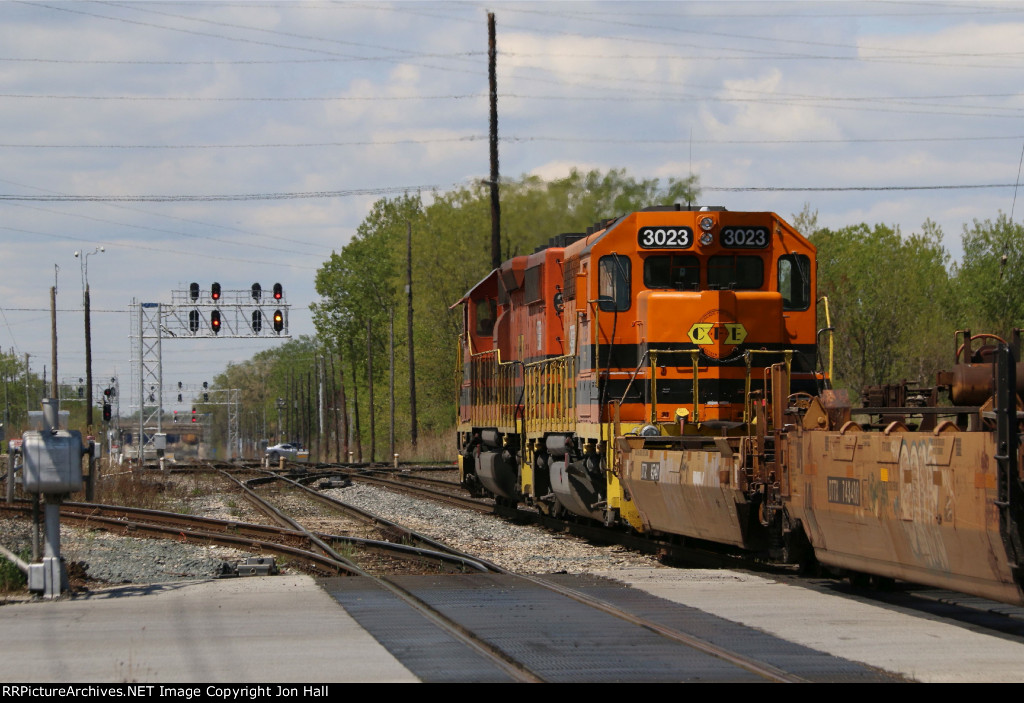 FWCH heads away toward its signal on the other side of Dolton diamonds